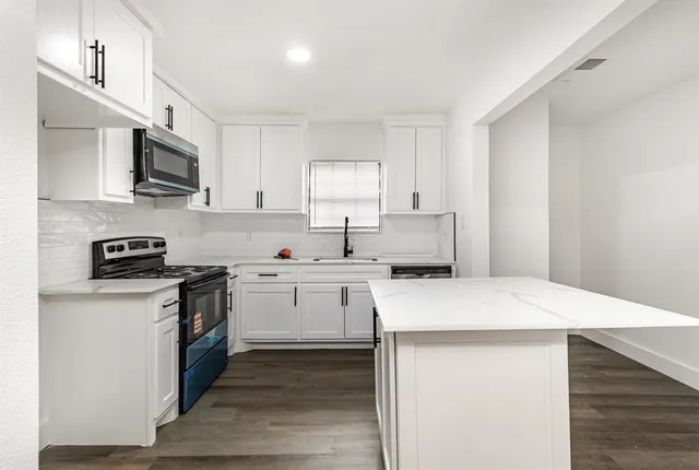 $1,200 | 1527 Columbia Avenue, Corsicana, TX 75110