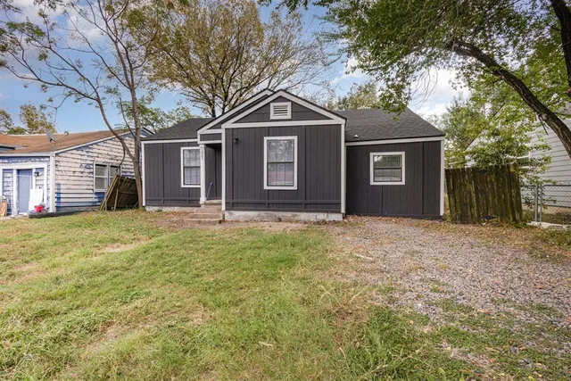 $1,200 | 1527 Columbia Avenue, Corsicana, TX 75110