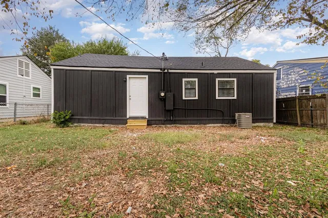 $1,200 | 1527 Columbia Avenue, Corsicana, TX 75110