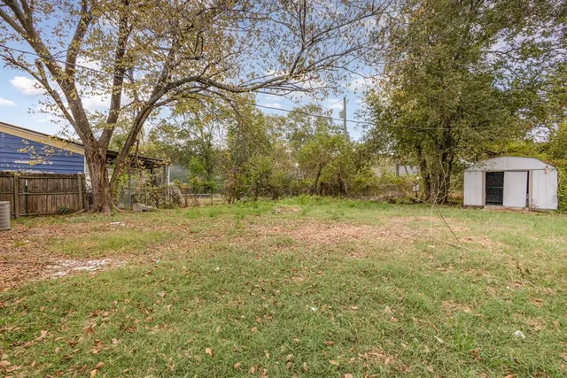 $1,200 | 1527 Columbia Avenue, Corsicana, TX 75110