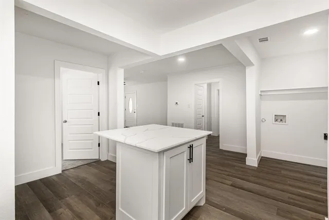 $1,200 | 1527 Columbia Avenue, Corsicana, TX 75110