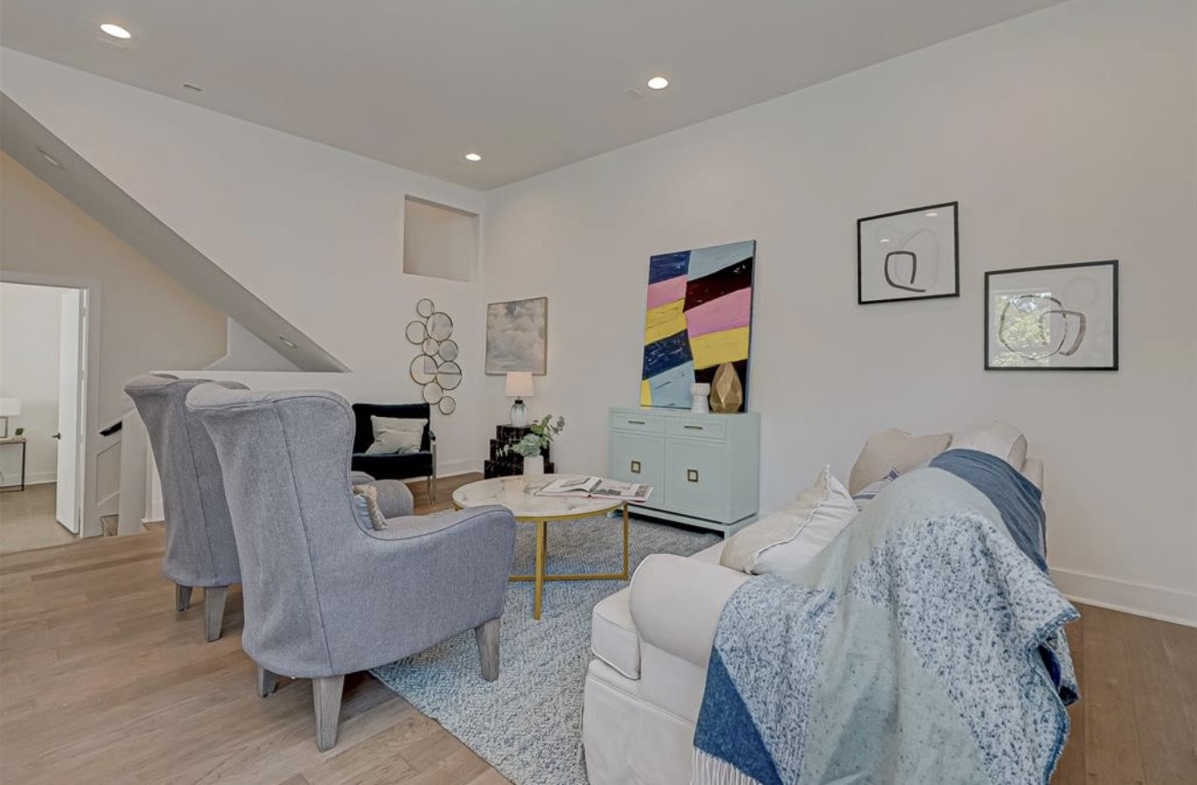 6127 West Montgomery Road Houston, TX 77091 - Photo 11 of 38 a living room with furniture and a potted plant