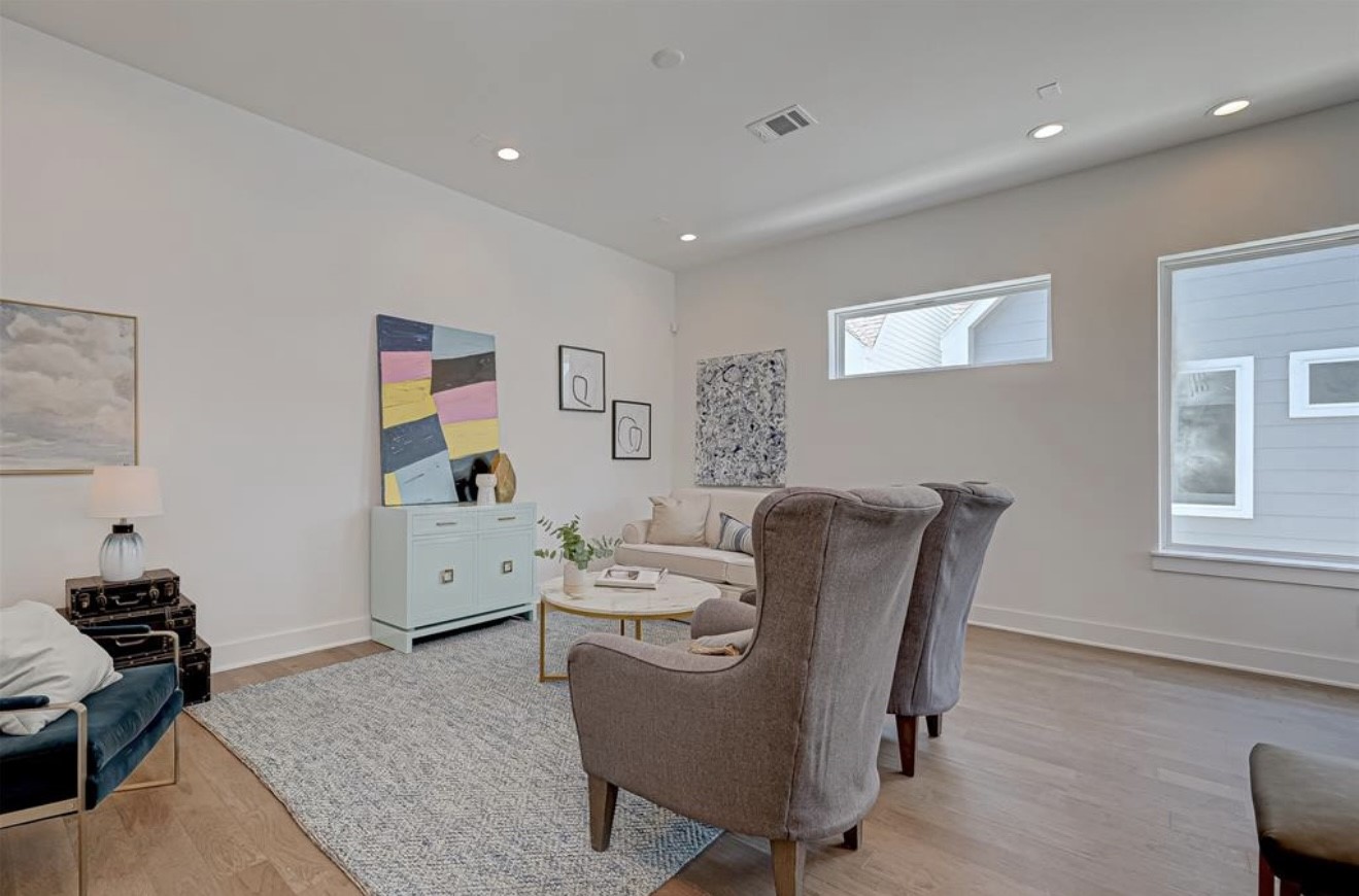 6127 West Montgomery Road Houston, TX 77091 - Photo 14 of 38 a workspace with furniture and window