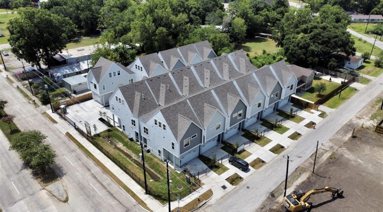 6127 West Montgomery Road Houston, TX 77091 - Photo 3 of 38 an aerial view of multiple houses with yard