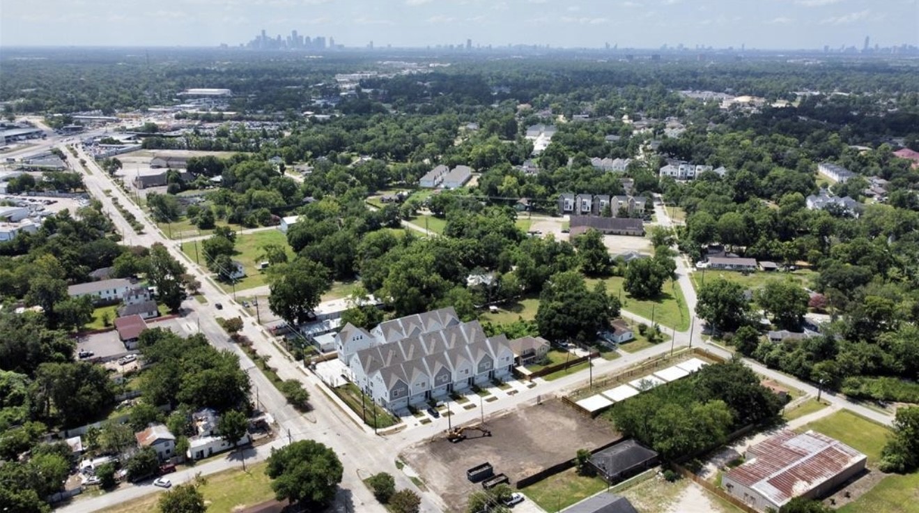 6127 West Montgomery Road Houston, TX 77091 - Photo 38 of 38 an aerial view of multiple house
