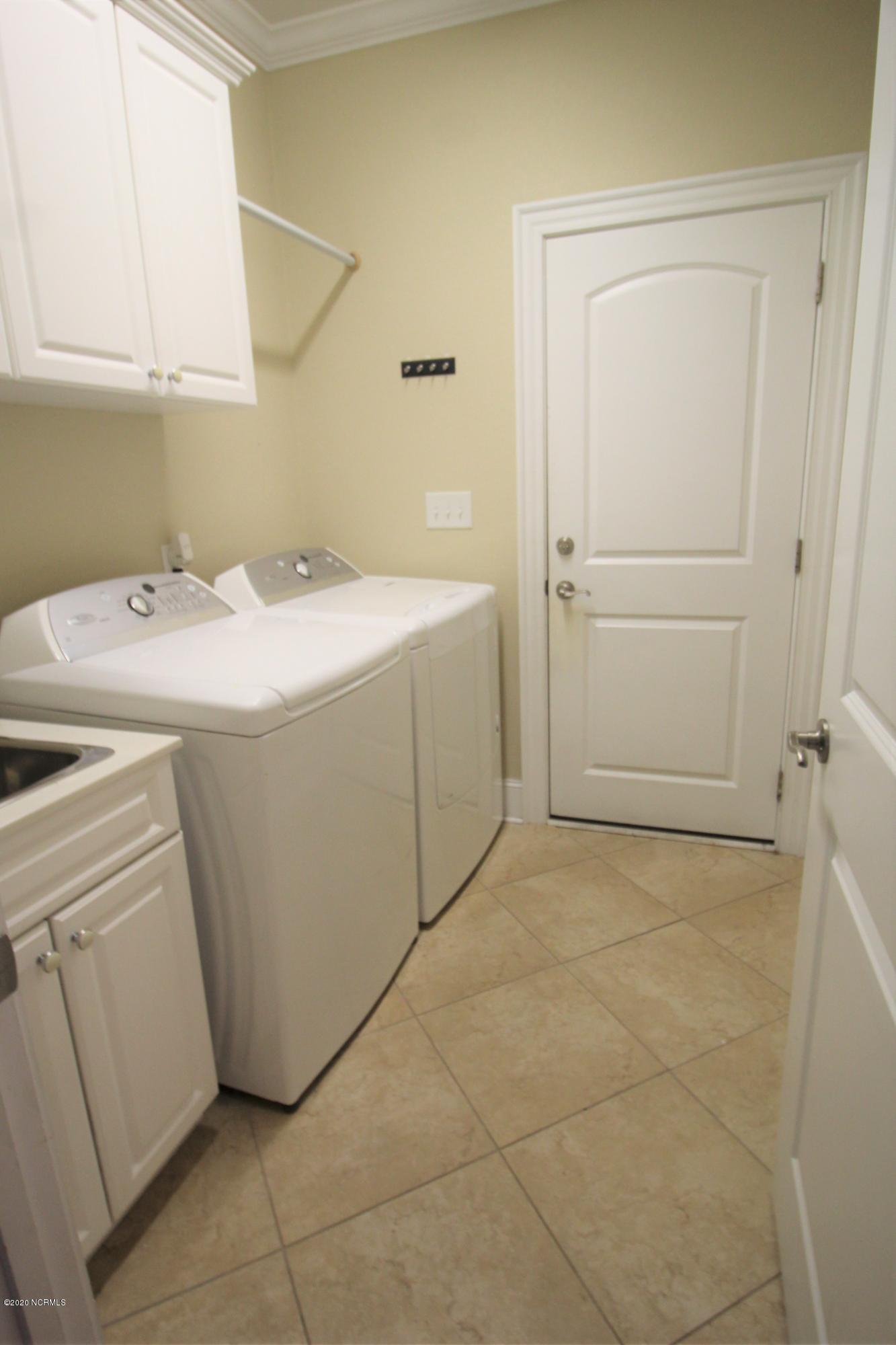 3041 Foxhall Road Farmville, NC 27828 - Photo 12 of 16 Laundry Room with sink