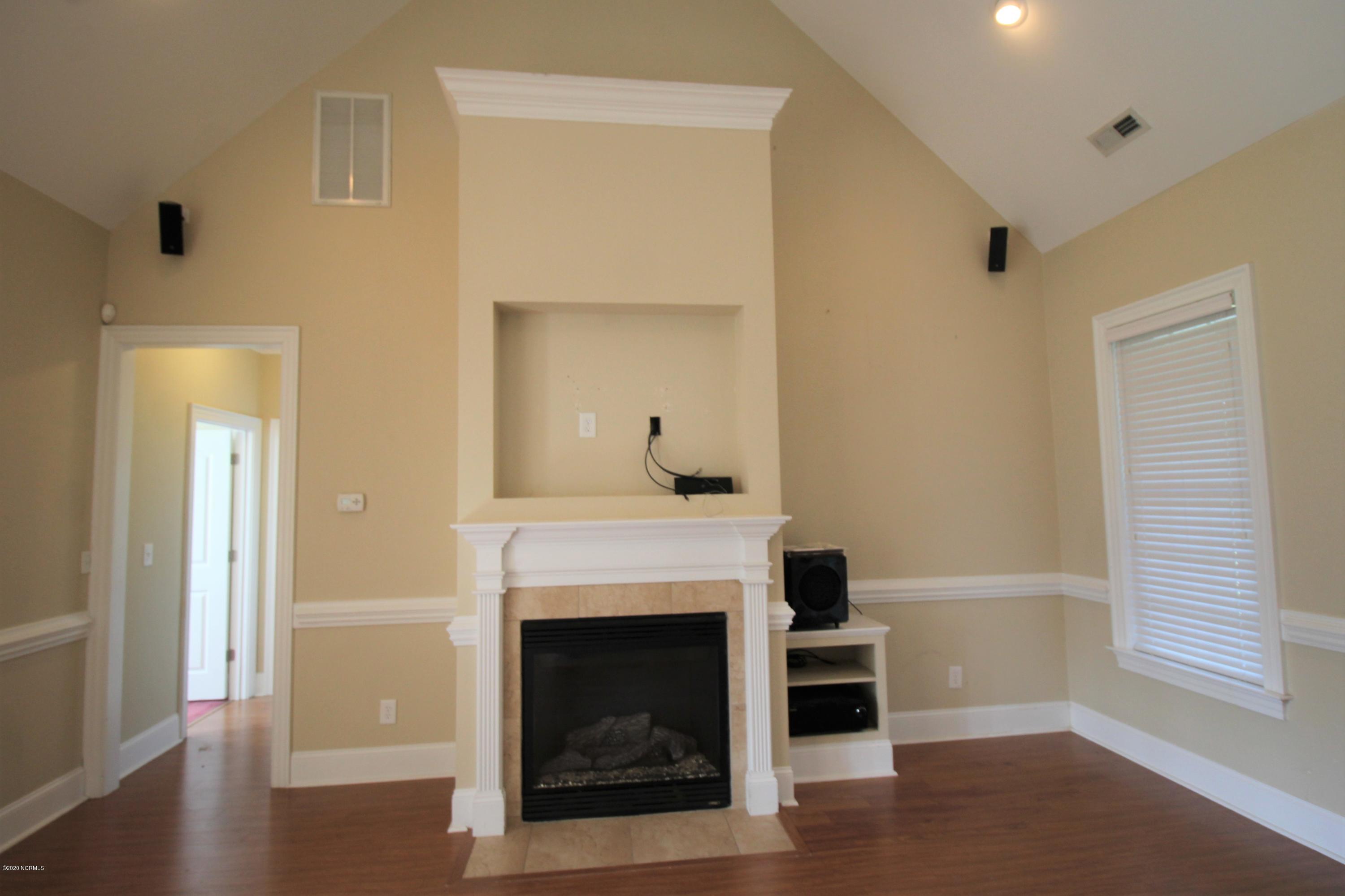 3041 Foxhall Road Farmville, NC 27828 - Photo 3 of 16 Great Room with gas logs fireplace