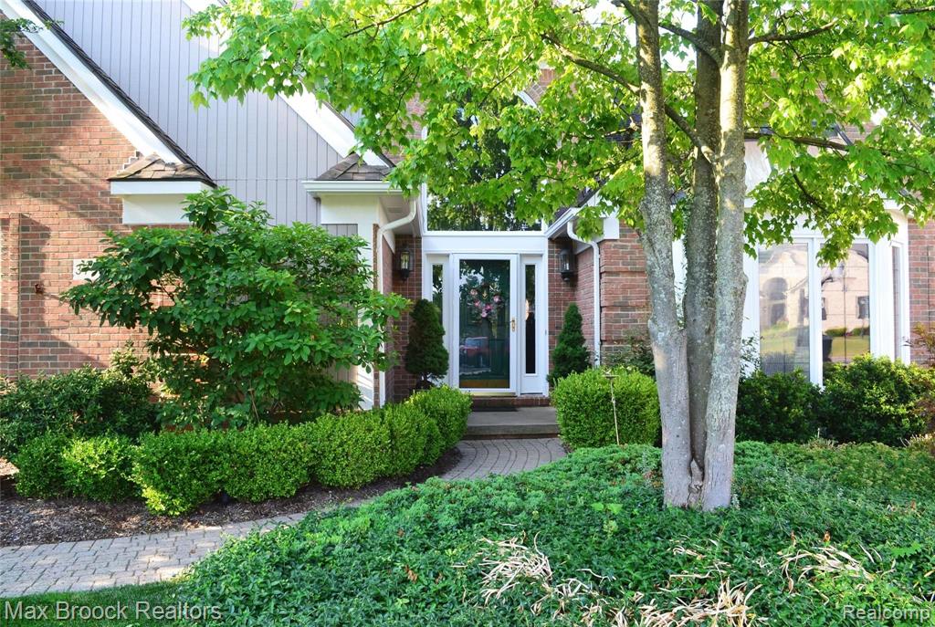 3795 Warwick Drive Rochester Hills, MI 48309 - Photo 2 of 51