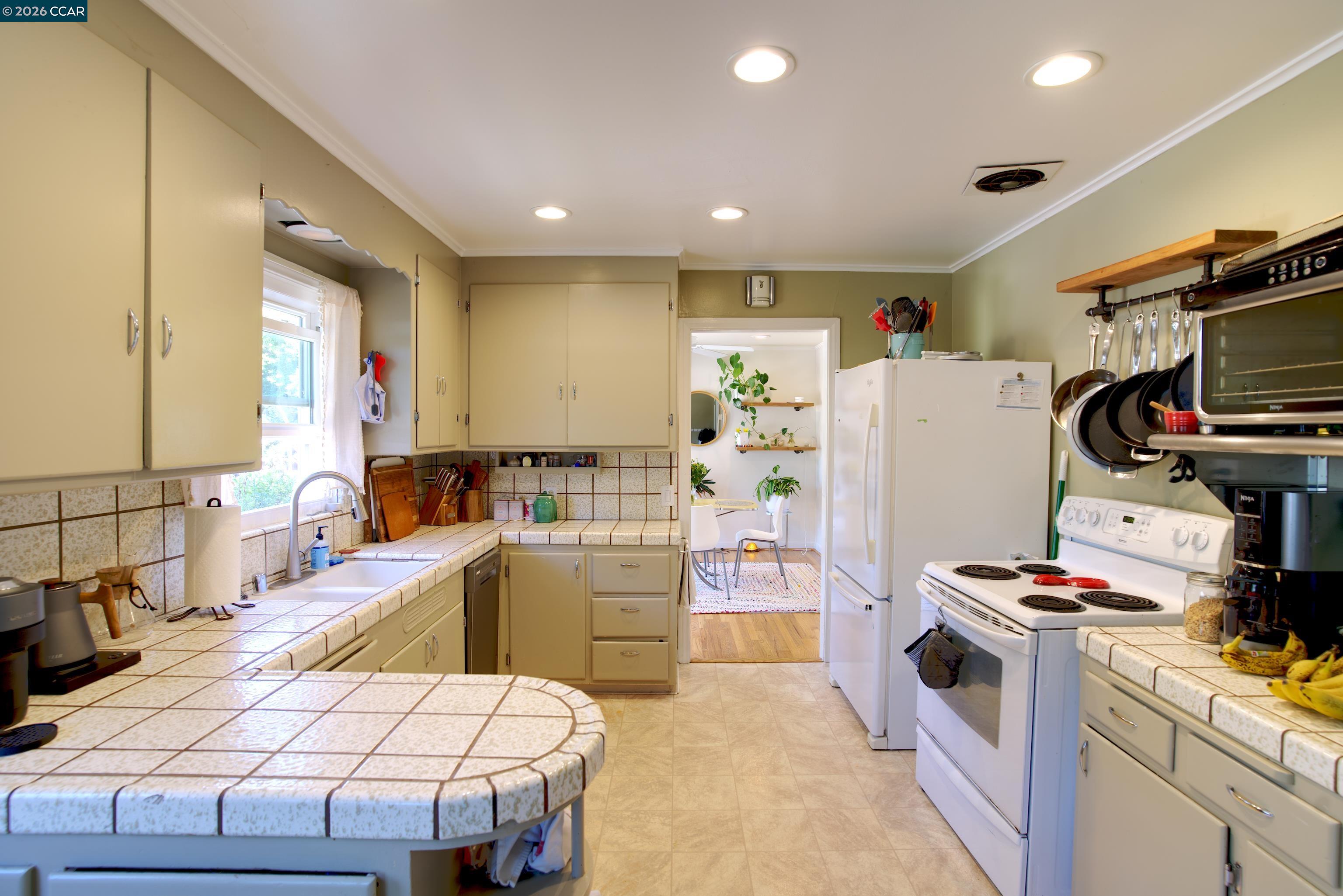 1213 Grove Way Concord, CA 94518 - Photo 11 of 18