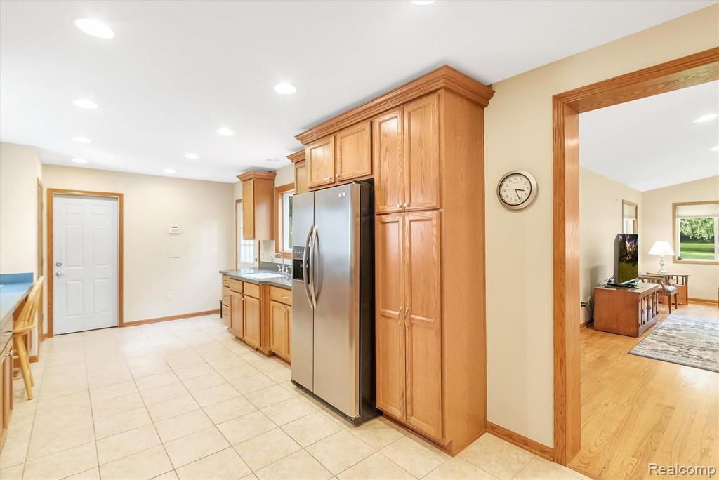 28366 Rollcrest Road Farmington Hills, MI 48334 - Photo 9 of 53