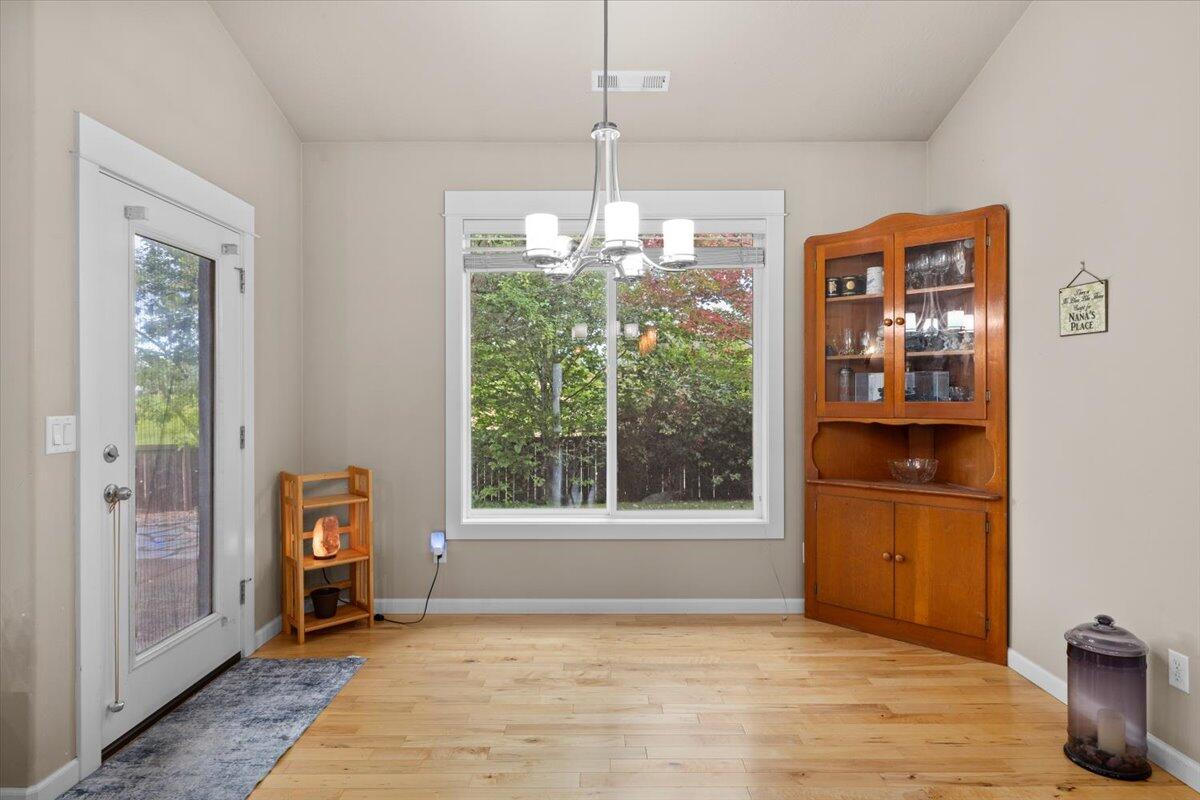 676 Nottingham Terrace Eagle Point, OR 97524 - Photo 14 of 25 14-CI_7713