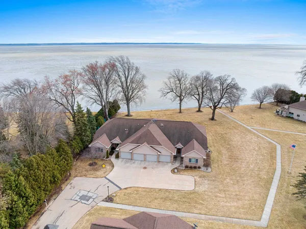 $725,000 | 957 Brighton Drive, Menasha, WI 54952