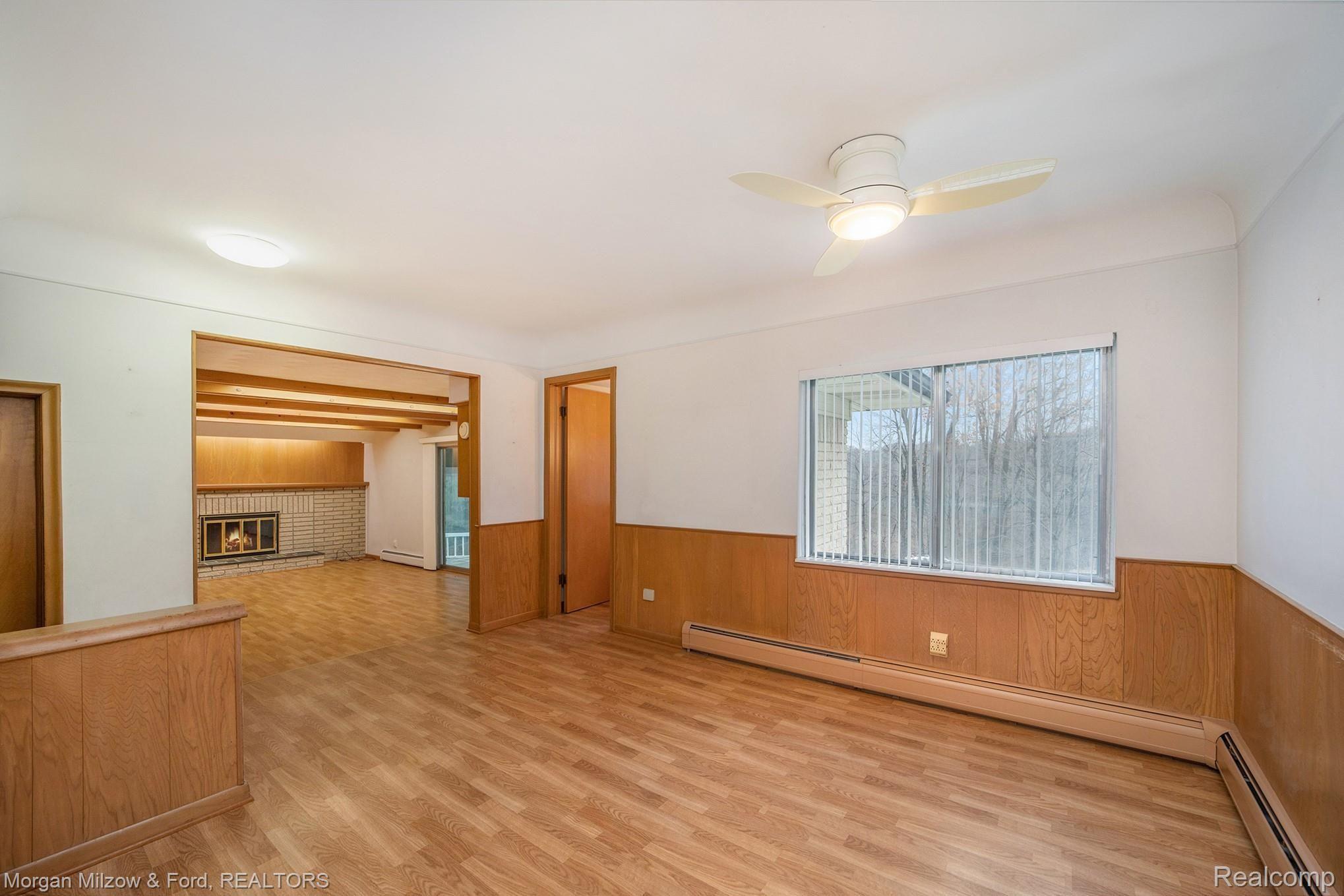 5425 Clarkston Road Clarkston, MI 48348 - Photo 11 of 36 Breakfast nook/informal dining space