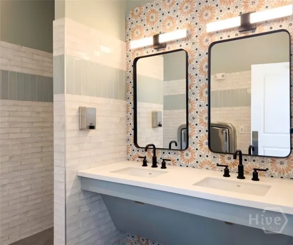 $2,290 | 5670 Ogeechee Road, Unit WILLOW, Savannah, GA 31405