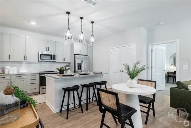 $2,290 | 5670 Ogeechee Road, Unit WILLOW, Savannah, GA 31405