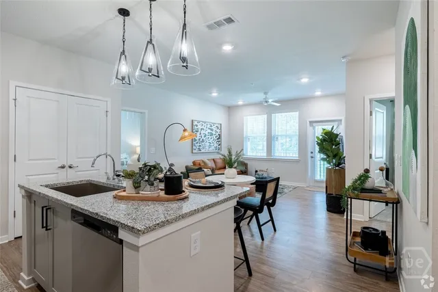 $2,290 | 5670 Ogeechee Road, Unit WILLOW, Savannah, GA 31405