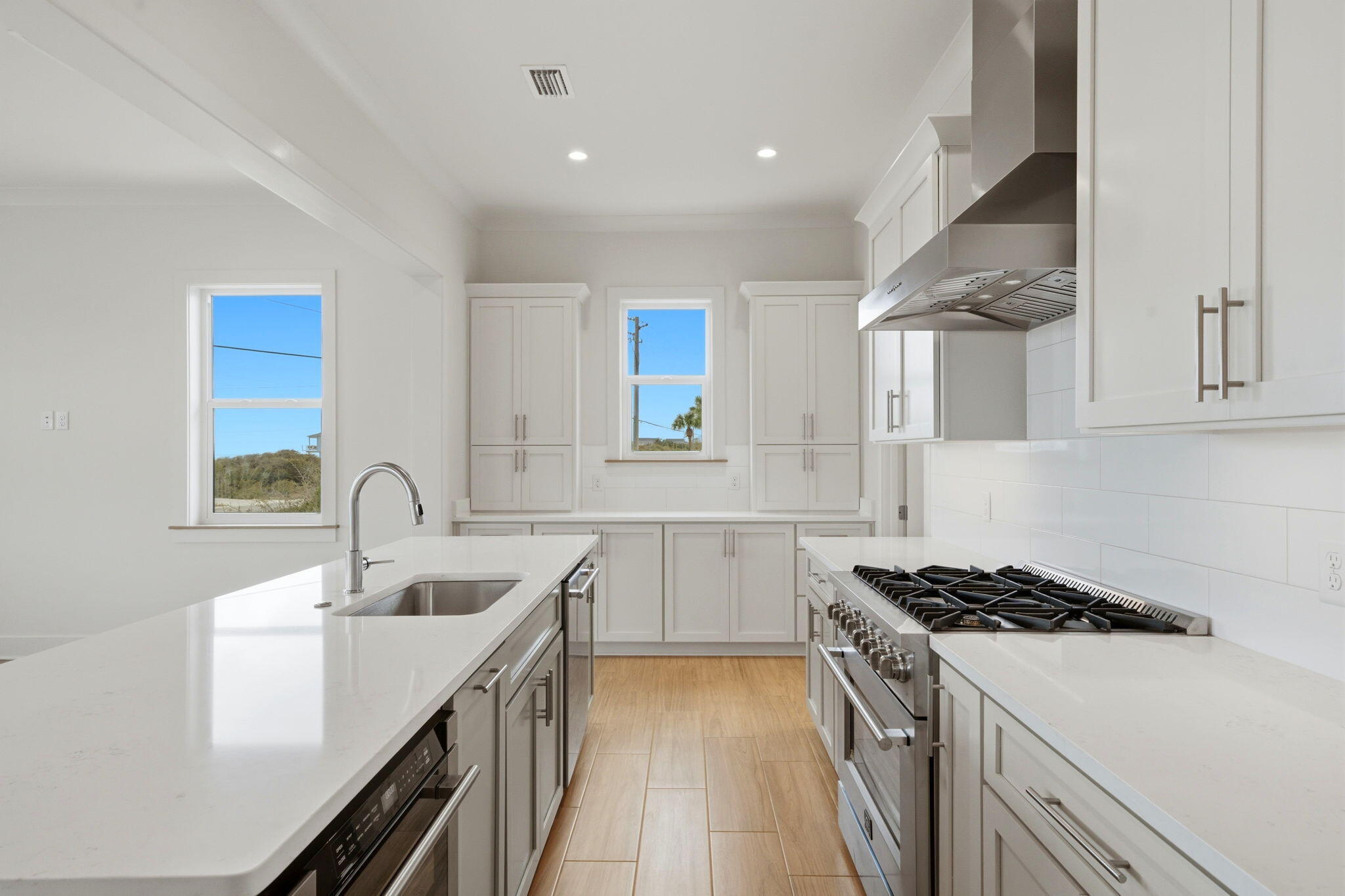 425 Gulfview Lane Perdido Key, FL 32507 - Photo 8 of 71 a kitchen that has a sink and a stove