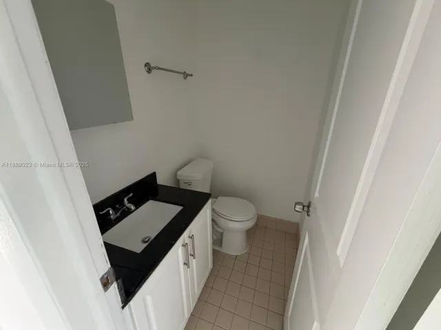 $2,400 | 3907 Northwest 76th Terrace, Unit 3907, Hollywood, FL 33024