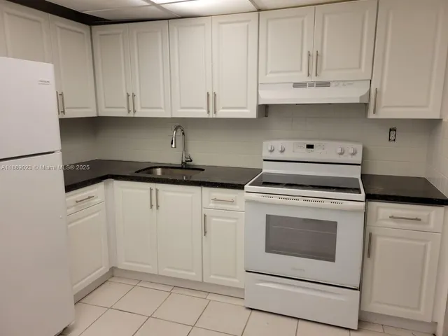 $2,400 | 3907 Northwest 76th Terrace, Unit 3907, Hollywood, FL 33024