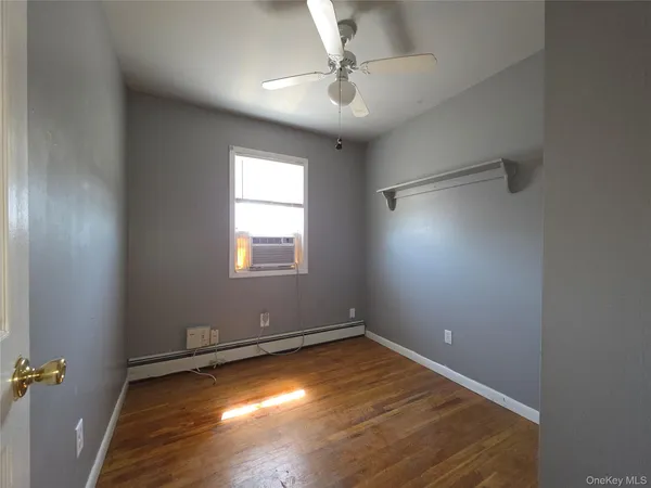 $3,000 | 657 North Delaware Avenue, Lindenhurst, NY 11757