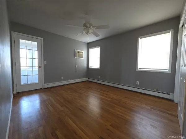 $3,000 | 657 North Delaware Avenue, Lindenhurst, NY 11757