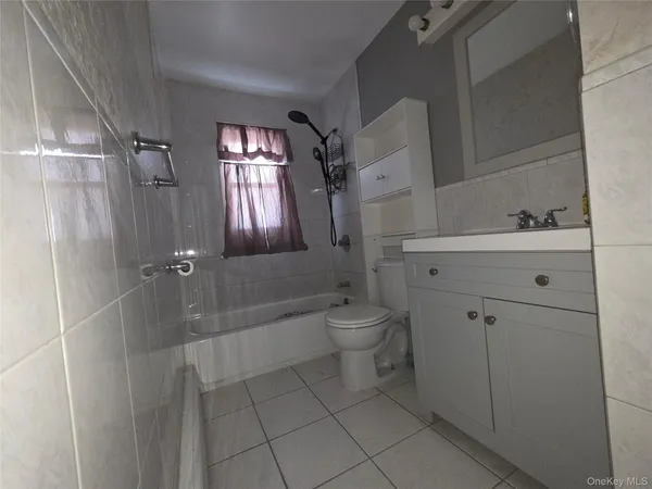 $3,000 | 657 North Delaware Avenue, Lindenhurst, NY 11757