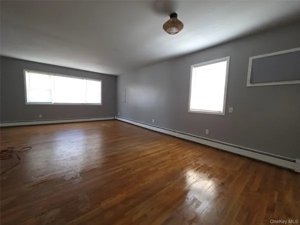 $3,000 | 657 North Delaware Avenue, Lindenhurst, NY 11757