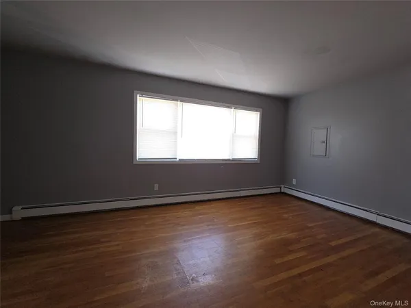 $3,000 | 657 North Delaware Avenue, Lindenhurst, NY 11757