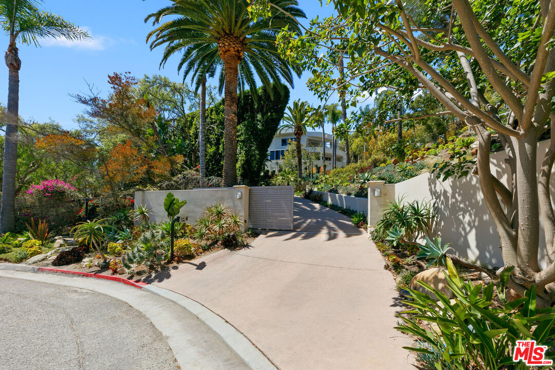 28177 Rey De Copas Lane Malibu, CA 90265 - Photo 28 of 36