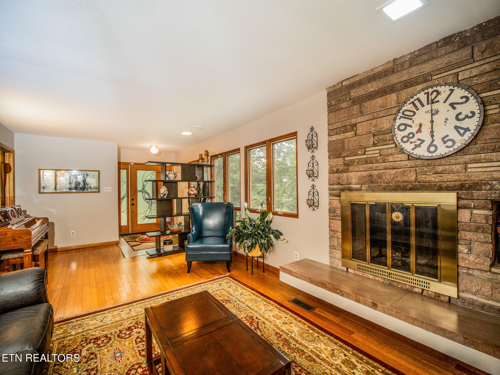 331 Louisiana Avenue Oak Ridge, TN 37830 - Photo 7 of 48 Formal Living