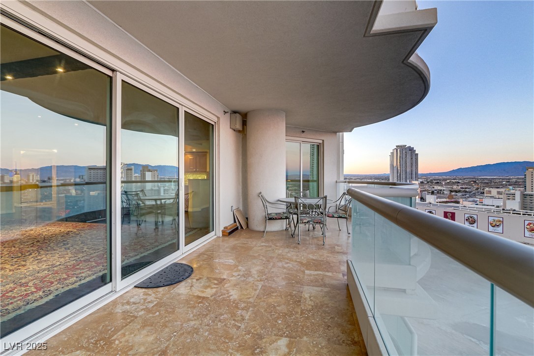2777 Paradise Road, Unit 2001 Las Vegas, NV 89109 - Photo 15 of 33 Gallery Image 15