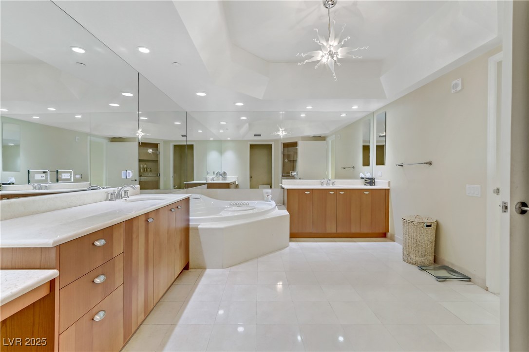 2777 Paradise Road, Unit 2001 Las Vegas, NV 89109 - Photo 20 of 33 Primary Bath