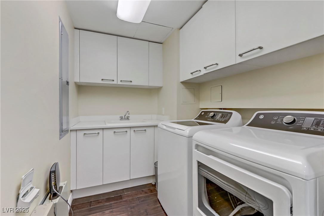 2777 Paradise Road, Unit 2001 Las Vegas, NV 89109 - Photo 26 of 33 Laundry