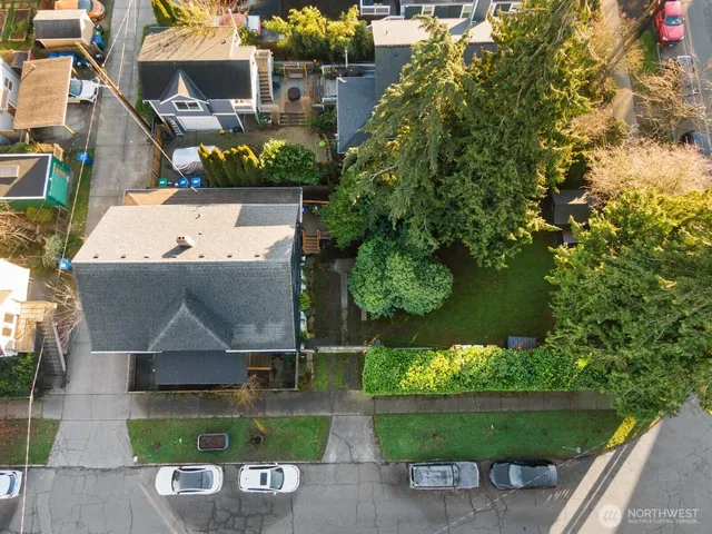 $1,299,900 | 2011 East James Street, Seattle, WA 98122