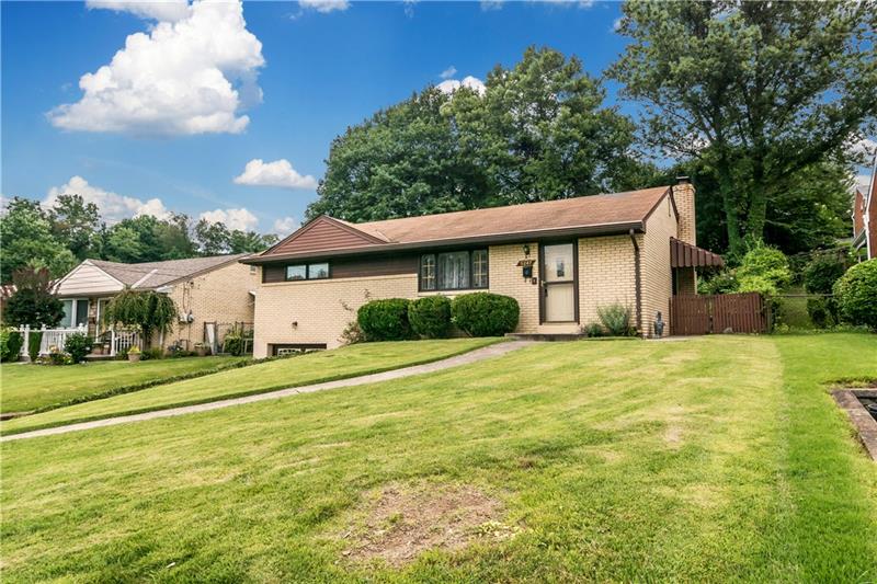 5247 Ranchview Drive Pittsburgh, PA 15236 - Photo 2 of 25 Gallery Image 2