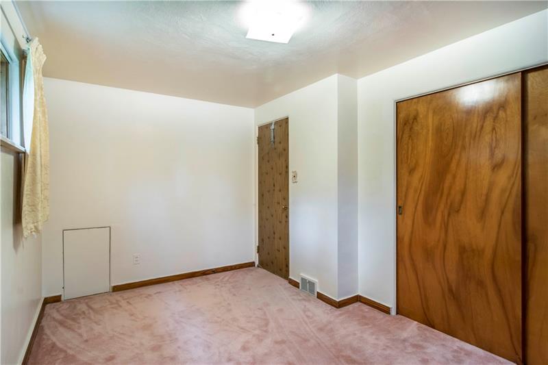 5247 Ranchview Drive Pittsburgh, PA 15236 - Photo 11 of 25 Gallery Image 11