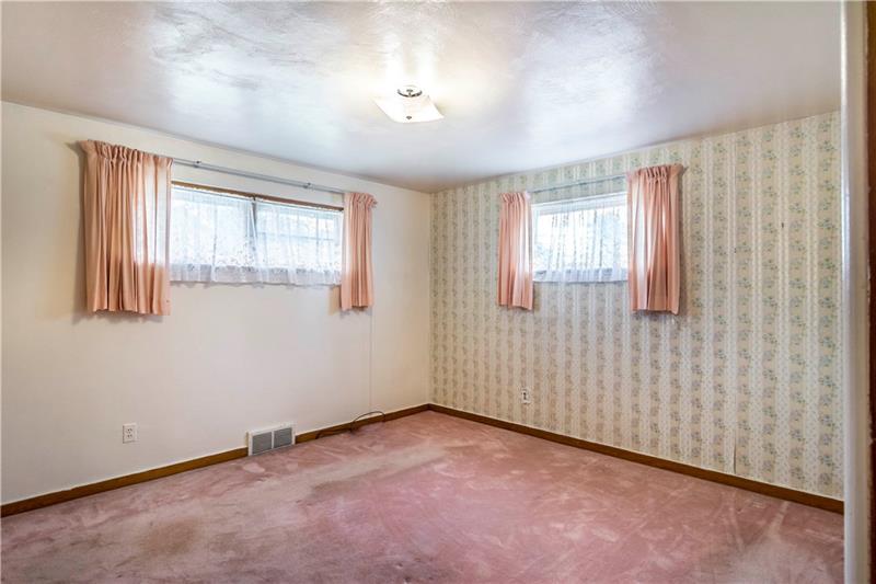 5247 Ranchview Drive Pittsburgh, PA 15236 - Photo 12 of 25 Gallery Image 12