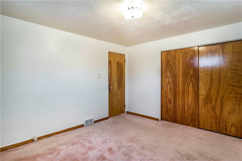 5247 Ranchview Drive Pittsburgh, PA 15236 - Photo 13 of 25 Gallery Image 13