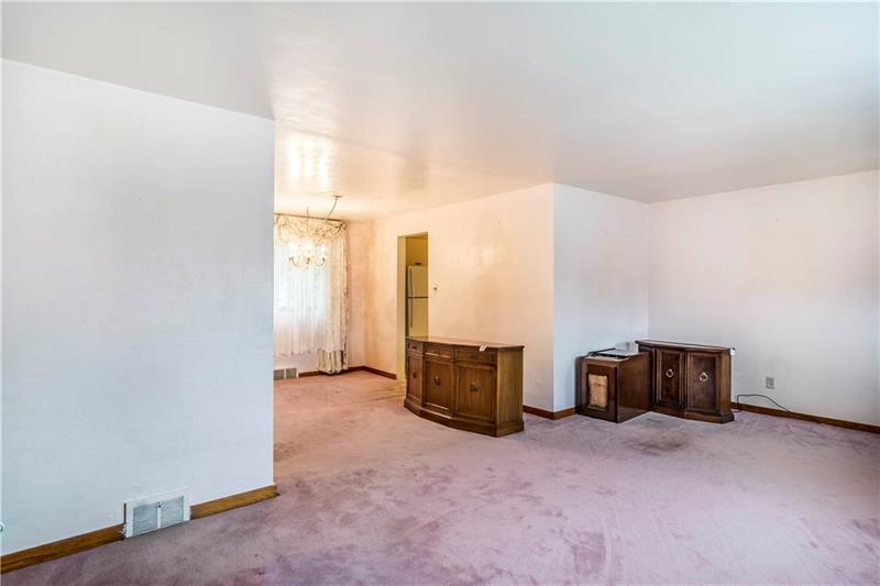 5247 Ranchview Drive Pittsburgh, PA 15236 - Photo 6 of 25 Gallery Image 6