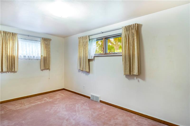 5247 Ranchview Drive Pittsburgh, PA 15236 - Photo 10 of 25 Gallery Image 10