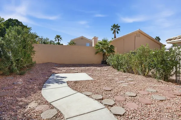 $2,695 | 1034 Skysail Drive, Henderson, NV 89011