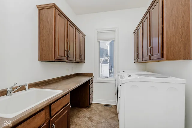 $1,150,000 | 1105 Cape Coral Drive, Cicero, IN 46034