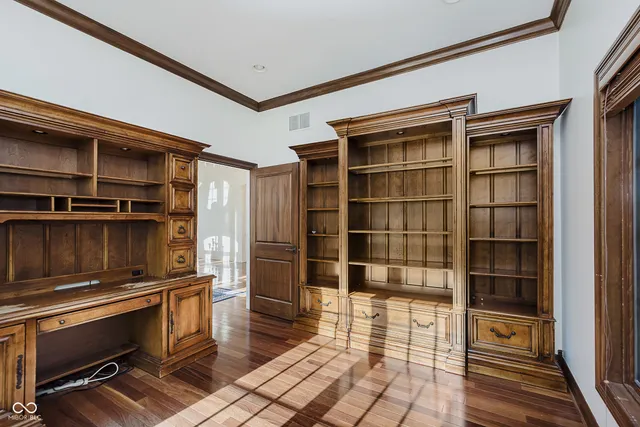 $1,150,000 | 1105 Cape Coral Drive, Cicero, IN 46034