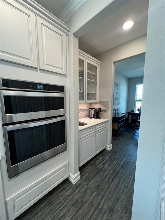 8870 Silent River Road Frisco, TX 75036 - Photo 12 of 40 Butler pantry with sink