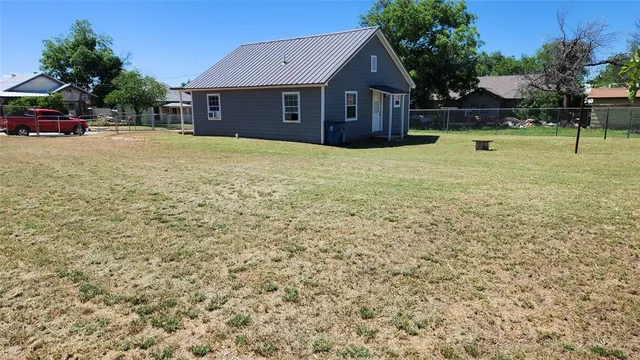 $119,900 | 809 Bowie Street, Sweetwater, TX 79556