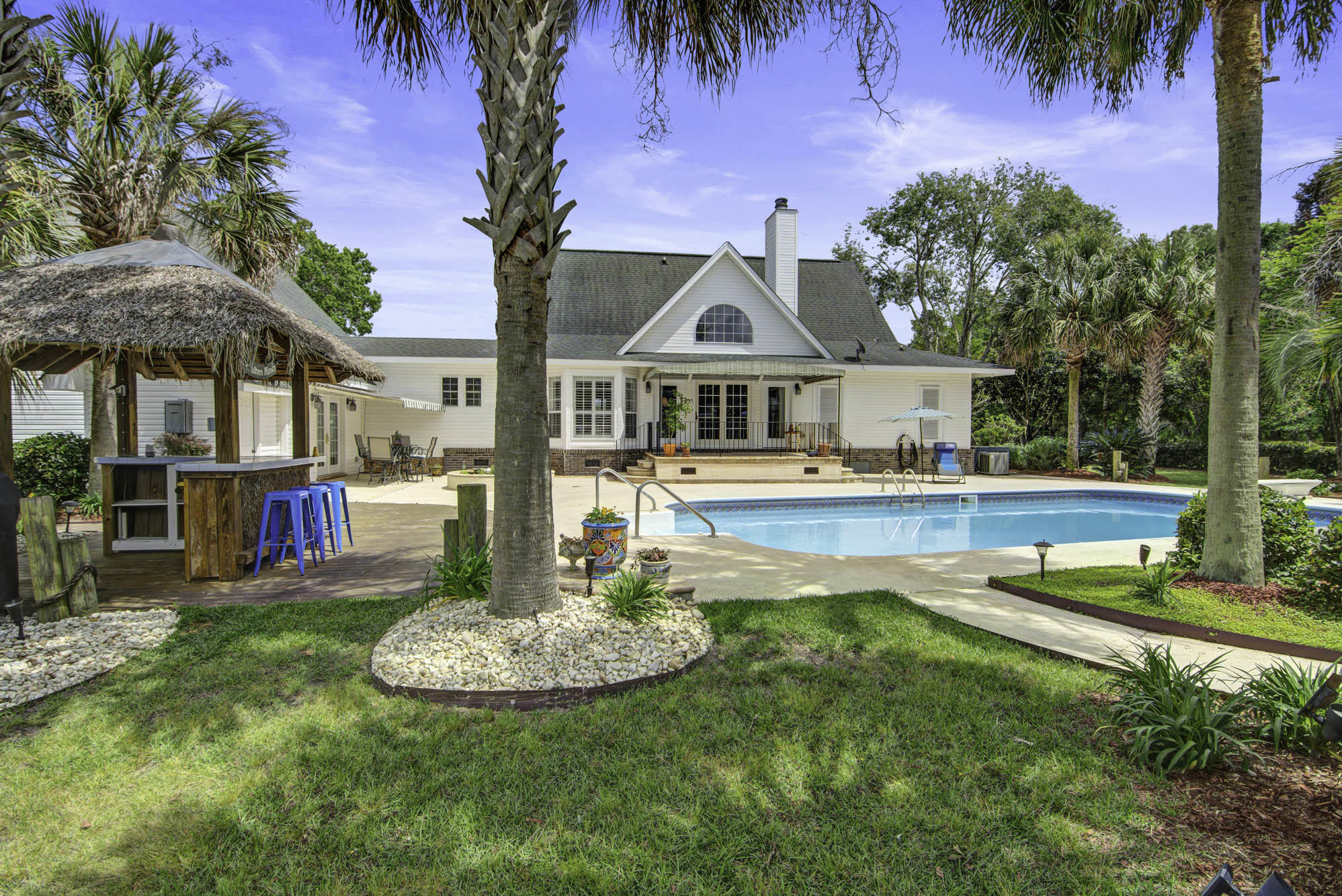 Tiki Bar/Swimming Pool