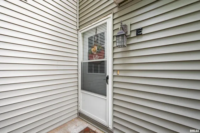 $175,000 | 2422 East 51st Street, Unit E, Davenport, IA 52807