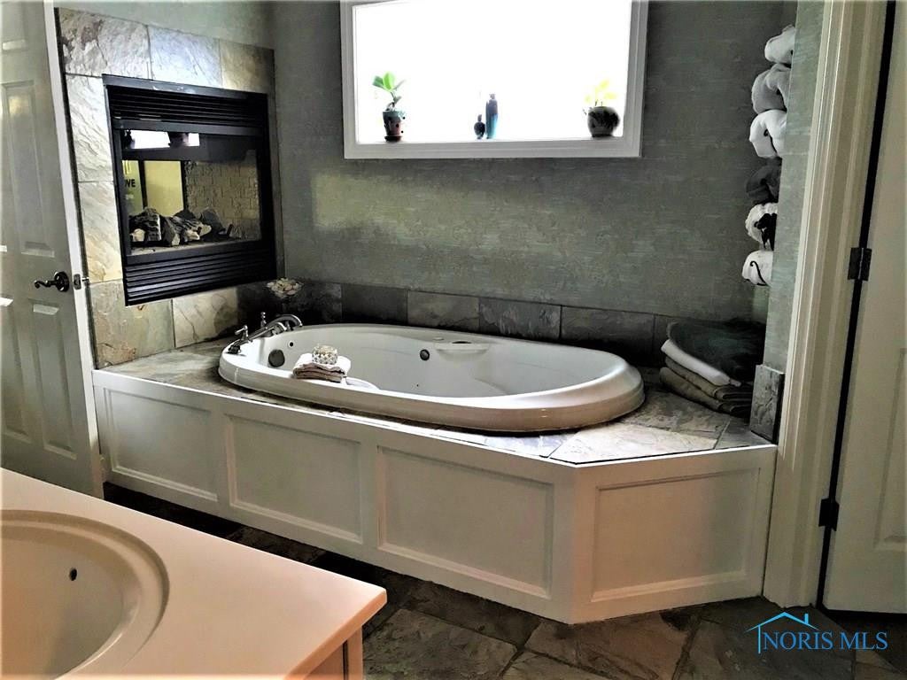 9432 Sheffield Road Perrysburg, OH 43551 - Photo 6 of 14 Gallery Image 6