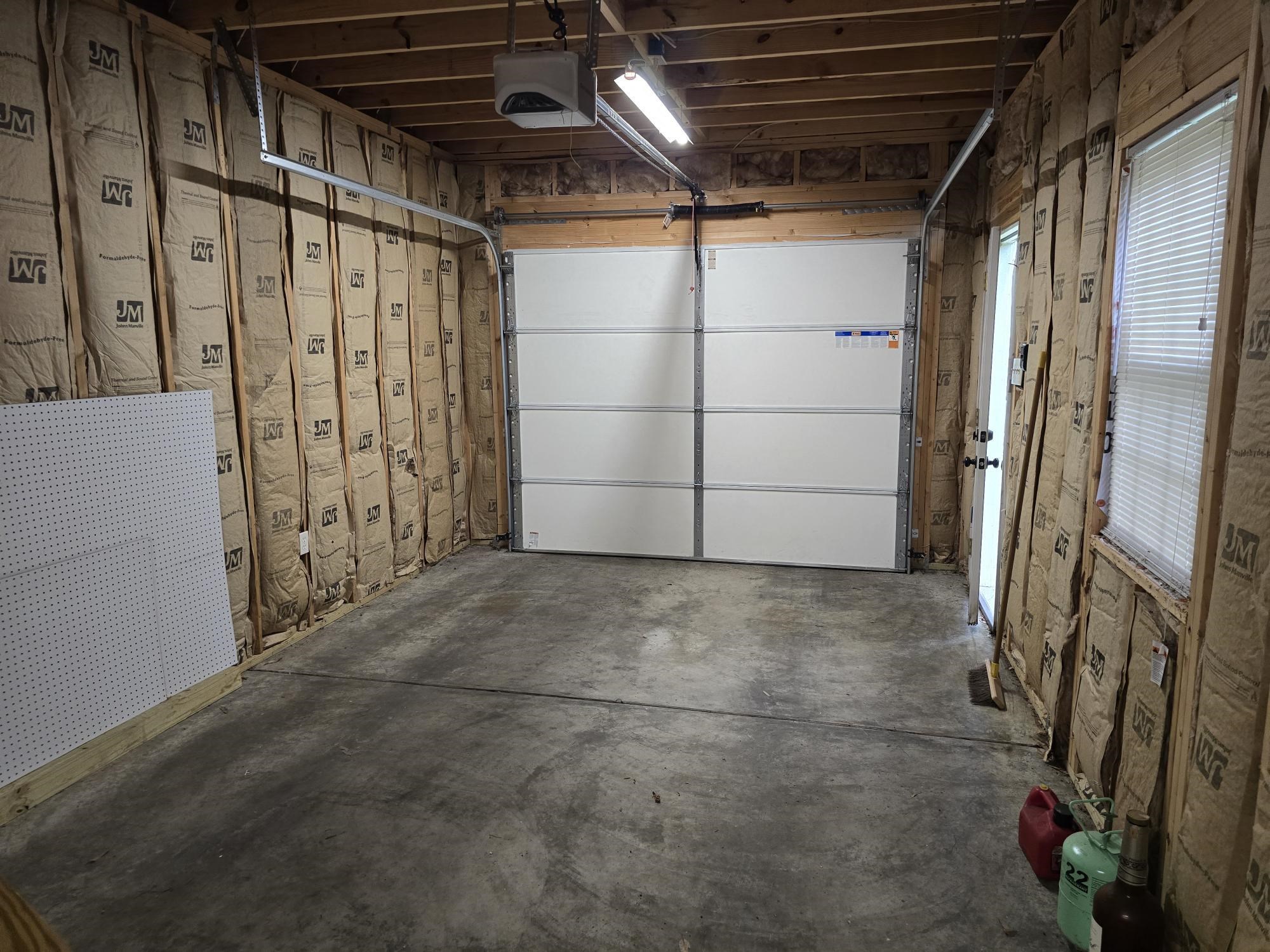 1459 Marcia Road Memphis, TN 38117 - Photo 11 of 12 a view of a garage