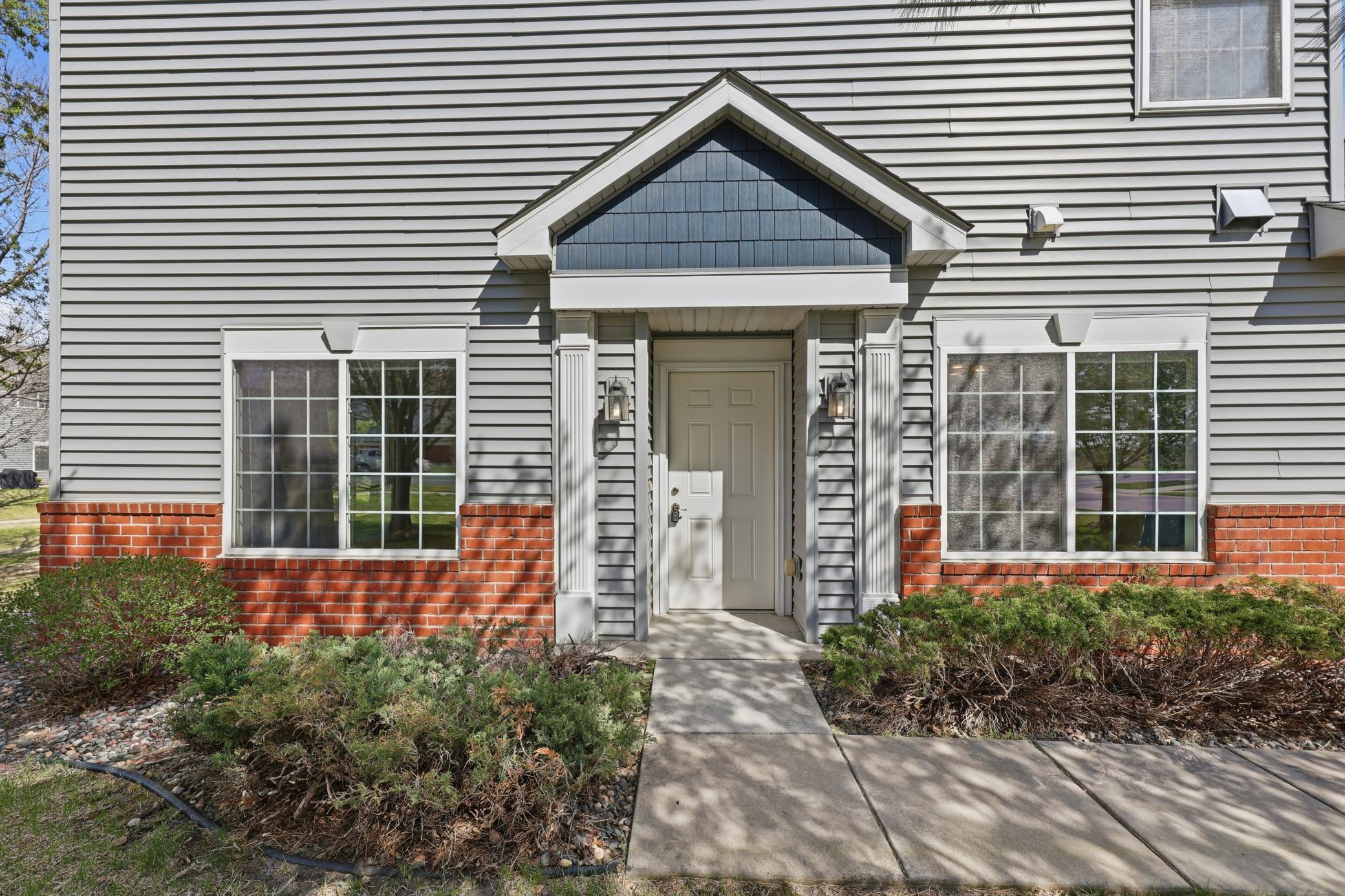 8507 Grove Circle Shakopee, MN 55379 - Photo 2 of 18